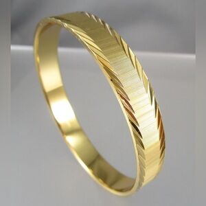 Monet Signed Brilliant Diamond Cut Gold Tone Bangle Bracelet Vintage Jewelry